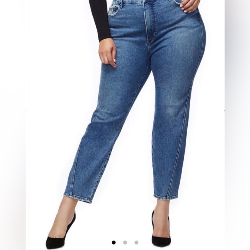 Good American Medium Wash Twisted Seam Straight Leg